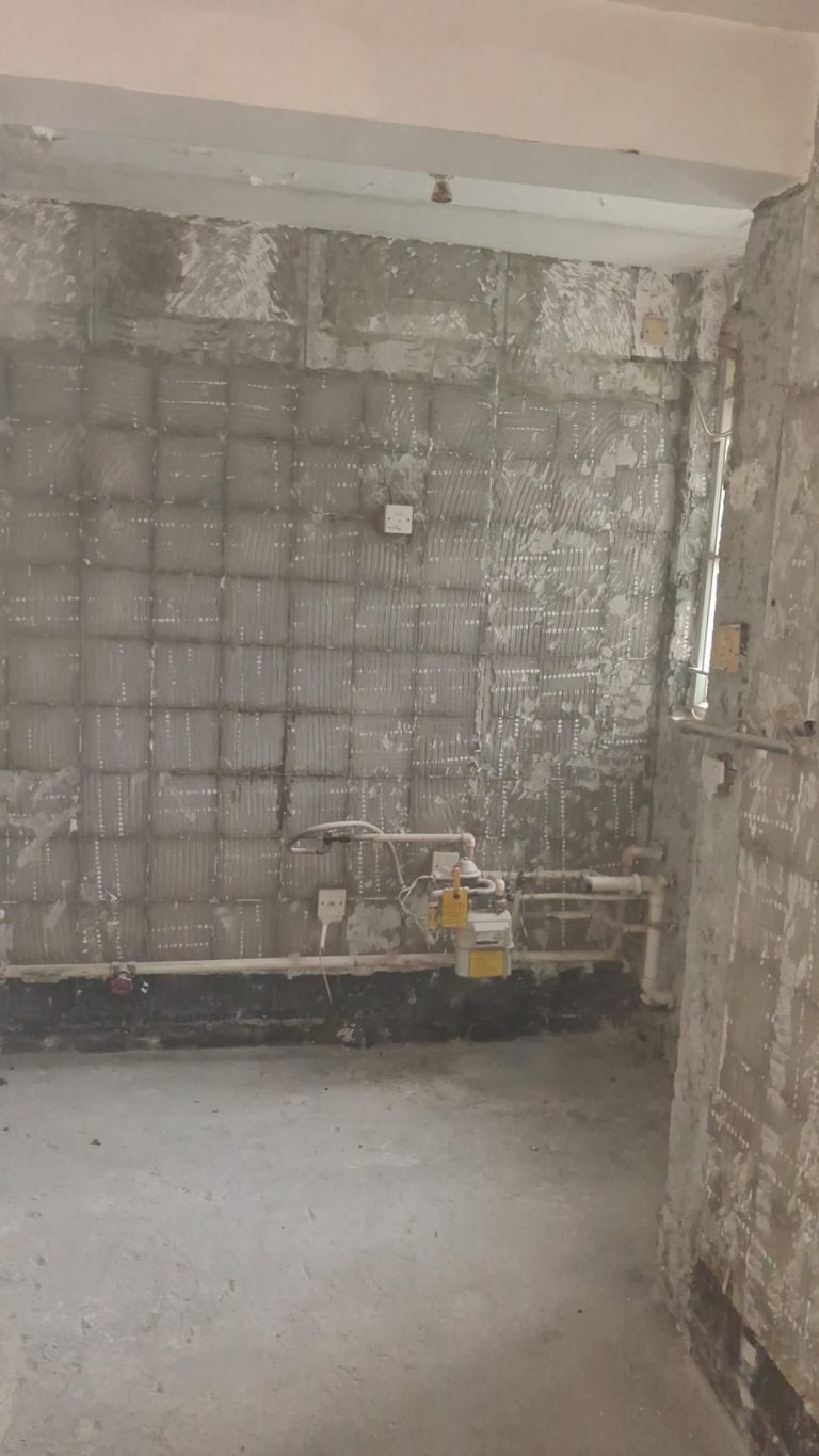 慈正邨住宅全屋清拆後水喉及牆身拆卸範圍