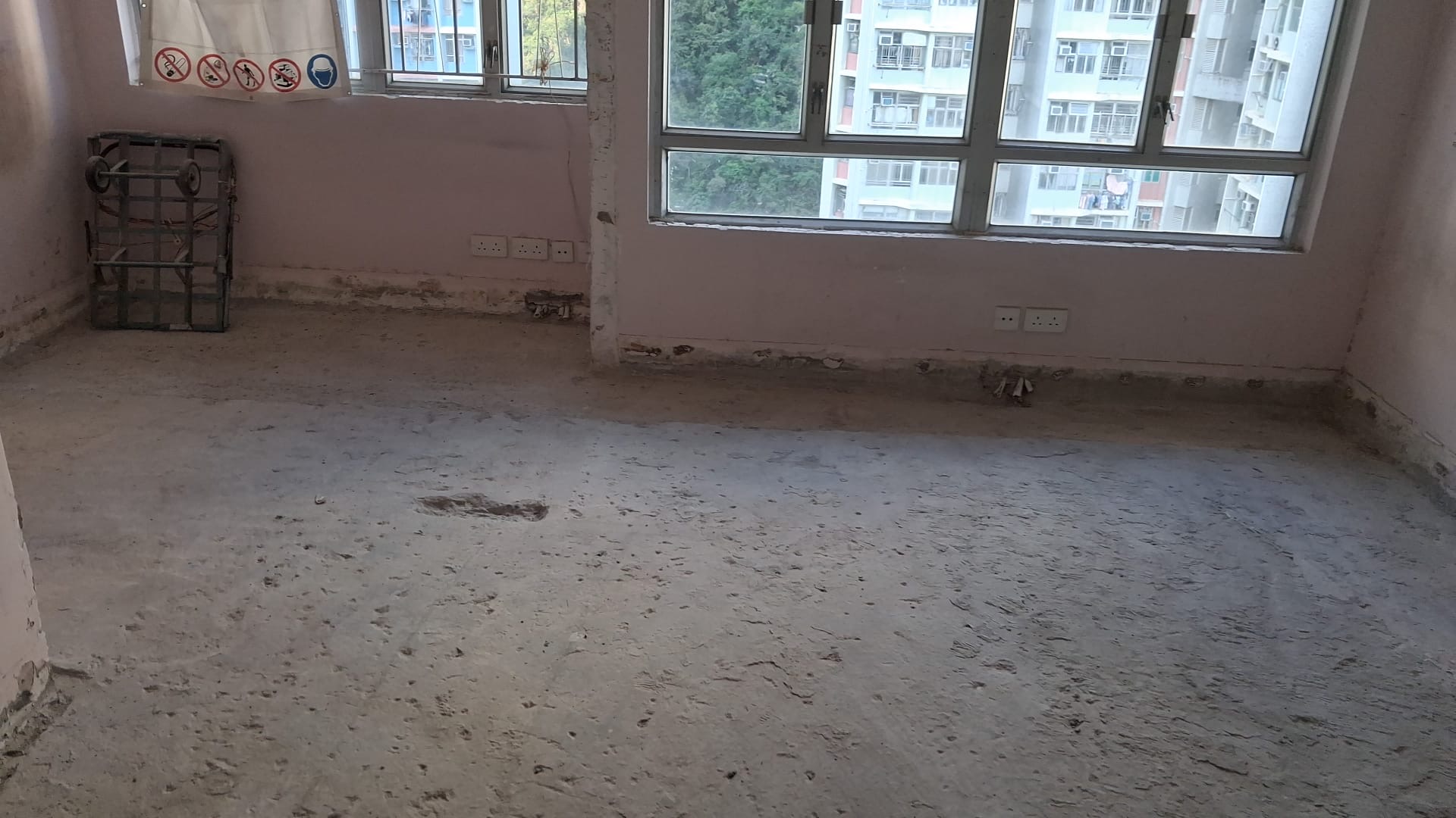 正康樓公屋單位還原工程客廳清拆階段及現場整理